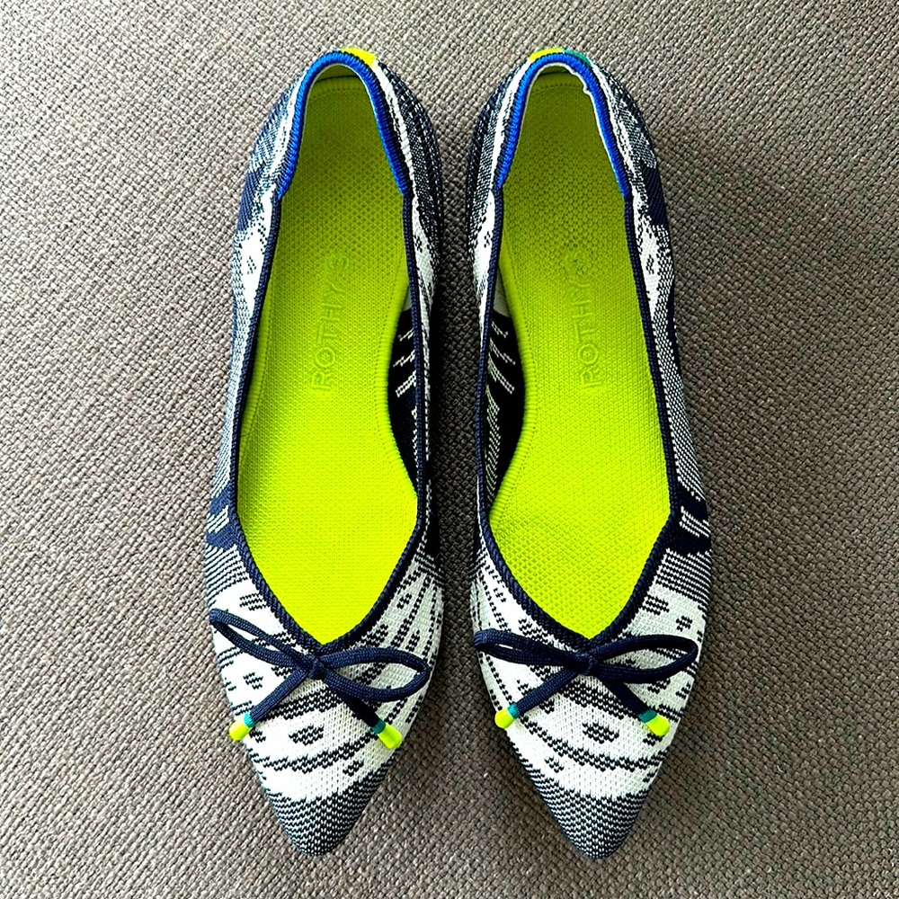 Extremely rare Rothy’s flat with bow ties. Stunning style. Size 7, gently worn